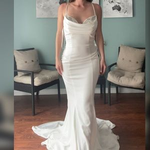 NWT sleek minimalist wedding dress ivory sz 10 Jadore Australia